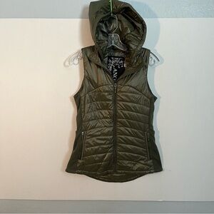 Anorak forest green puffer vest with Detachable hood extra small.